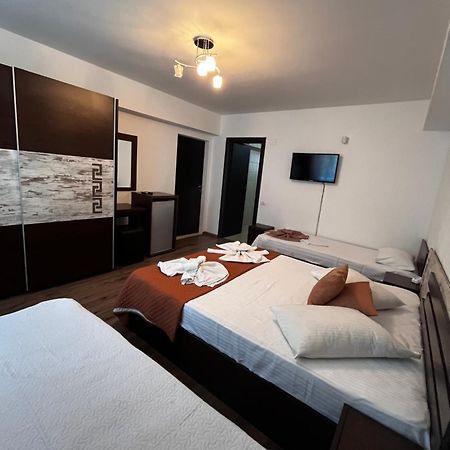 Elegance Hotel Костинещи Екстериор снимка