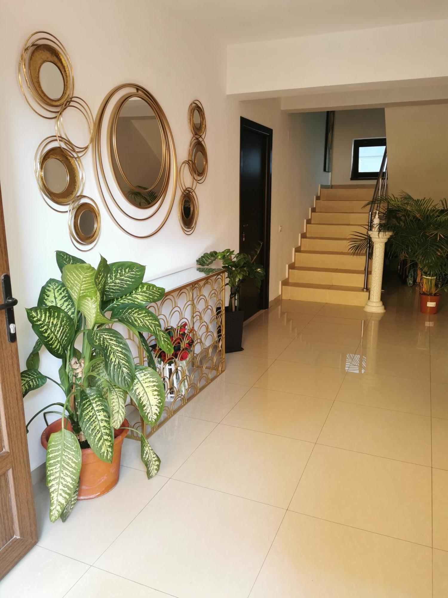 Elegance Hotel Костинещи Екстериор снимка