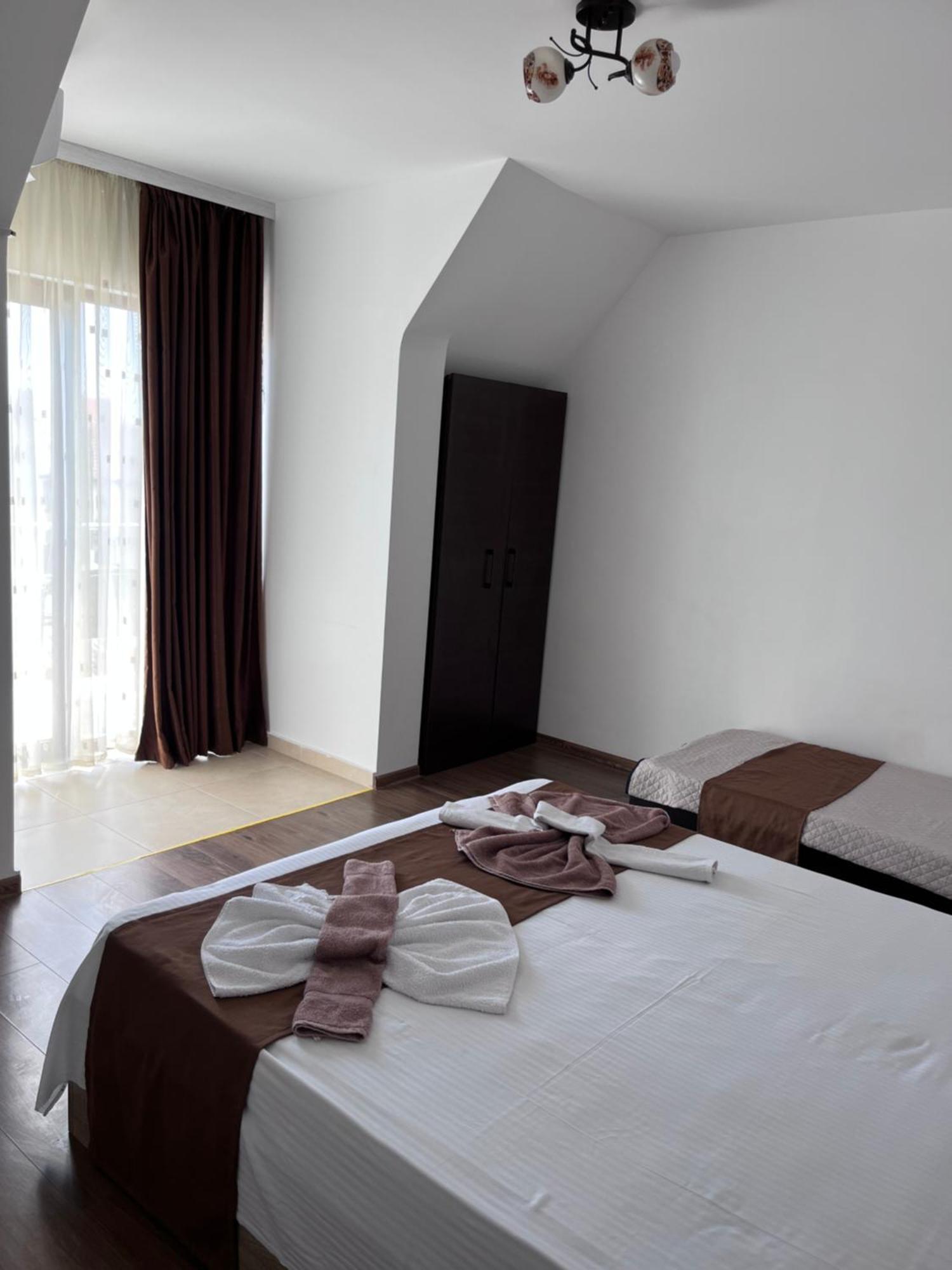 Elegance Hotel Костинещи Екстериор снимка