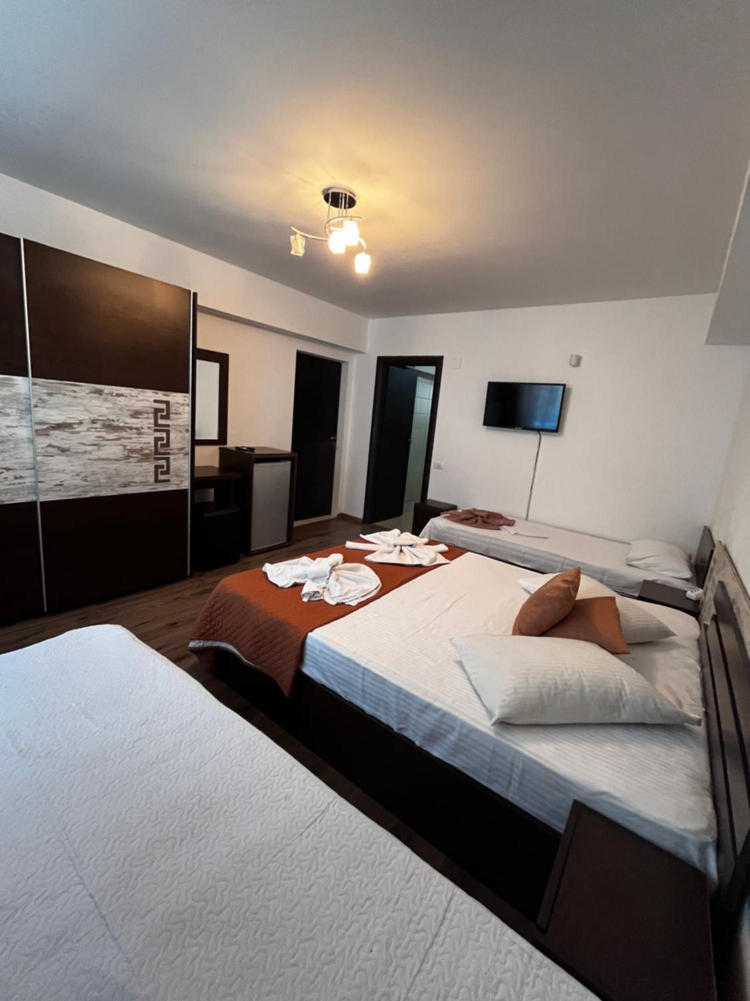 Elegance Hotel Костинещи Екстериор снимка