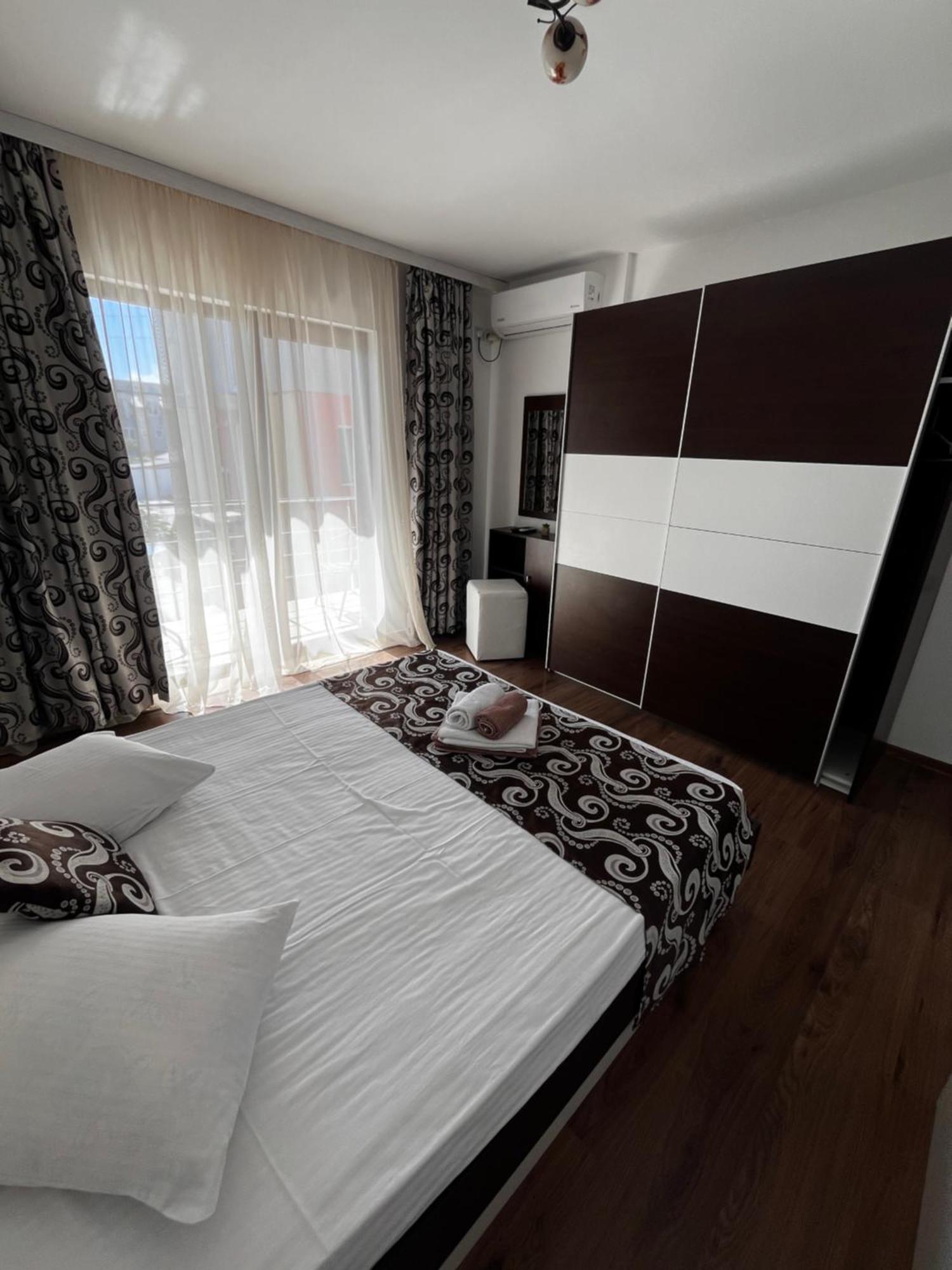 Elegance Hotel Костинещи Екстериор снимка