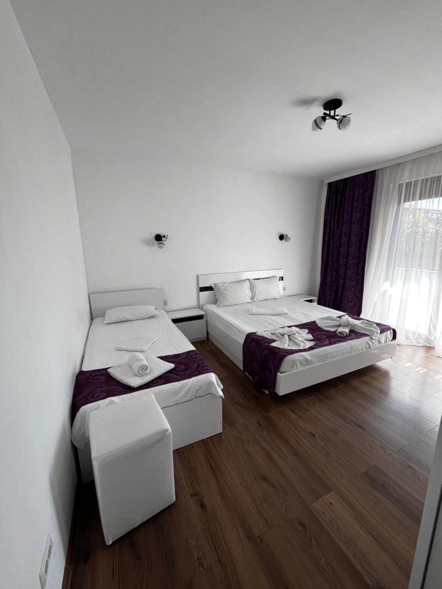 Elegance Hotel Костинещи Екстериор снимка