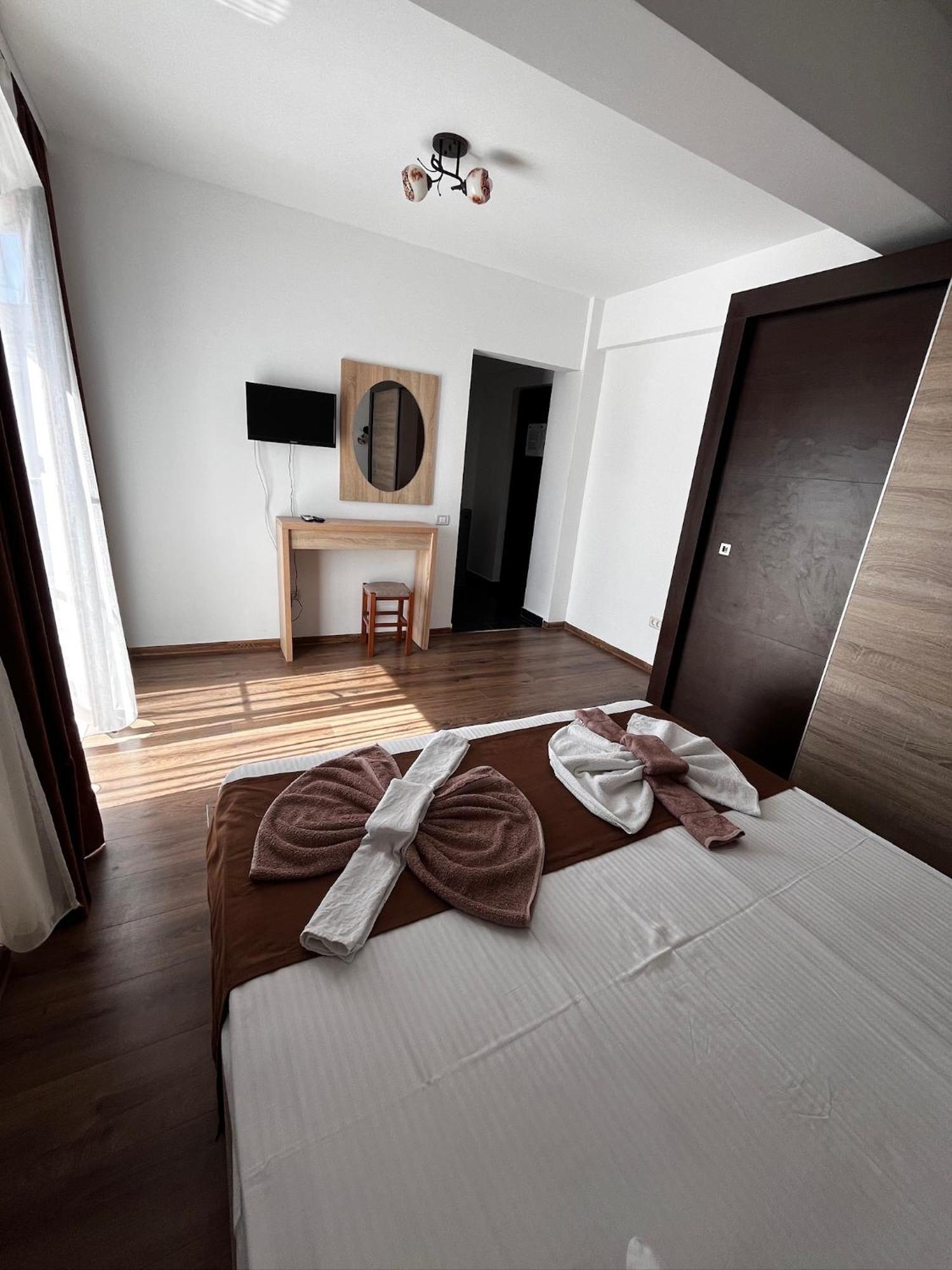 Elegance Hotel Костинещи Екстериор снимка