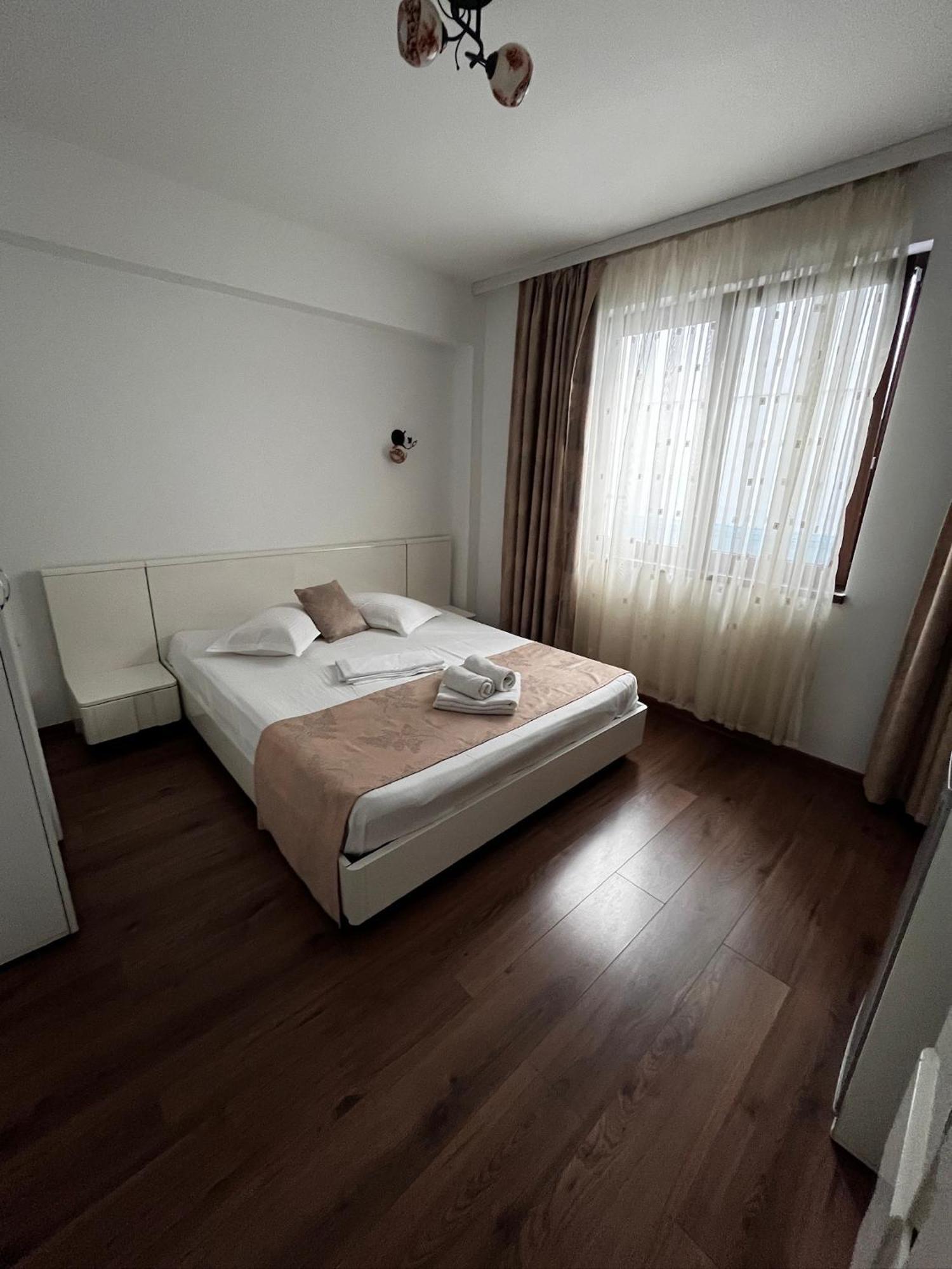 Elegance Hotel Костинещи Екстериор снимка