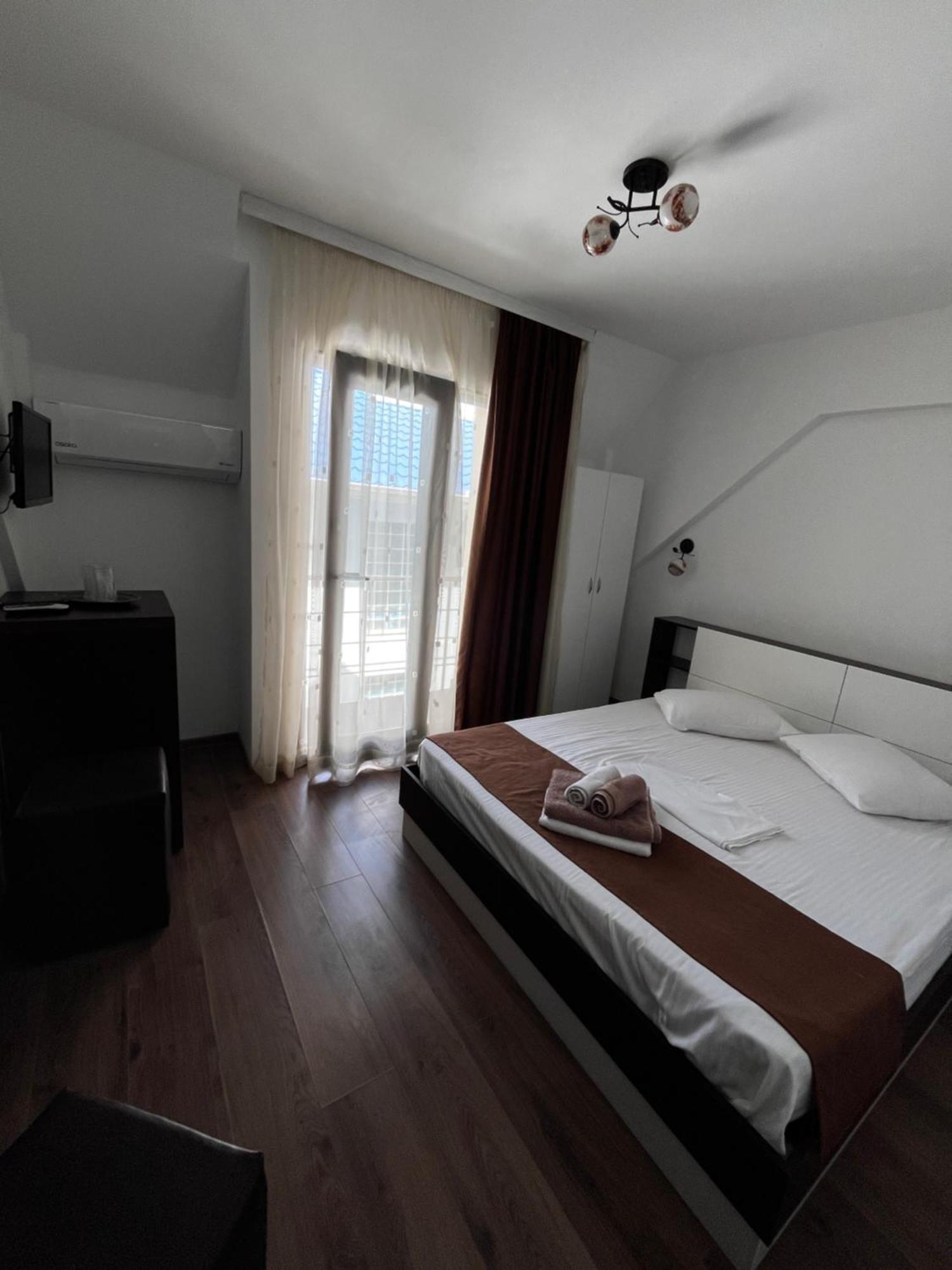 Elegance Hotel Костинещи Екстериор снимка