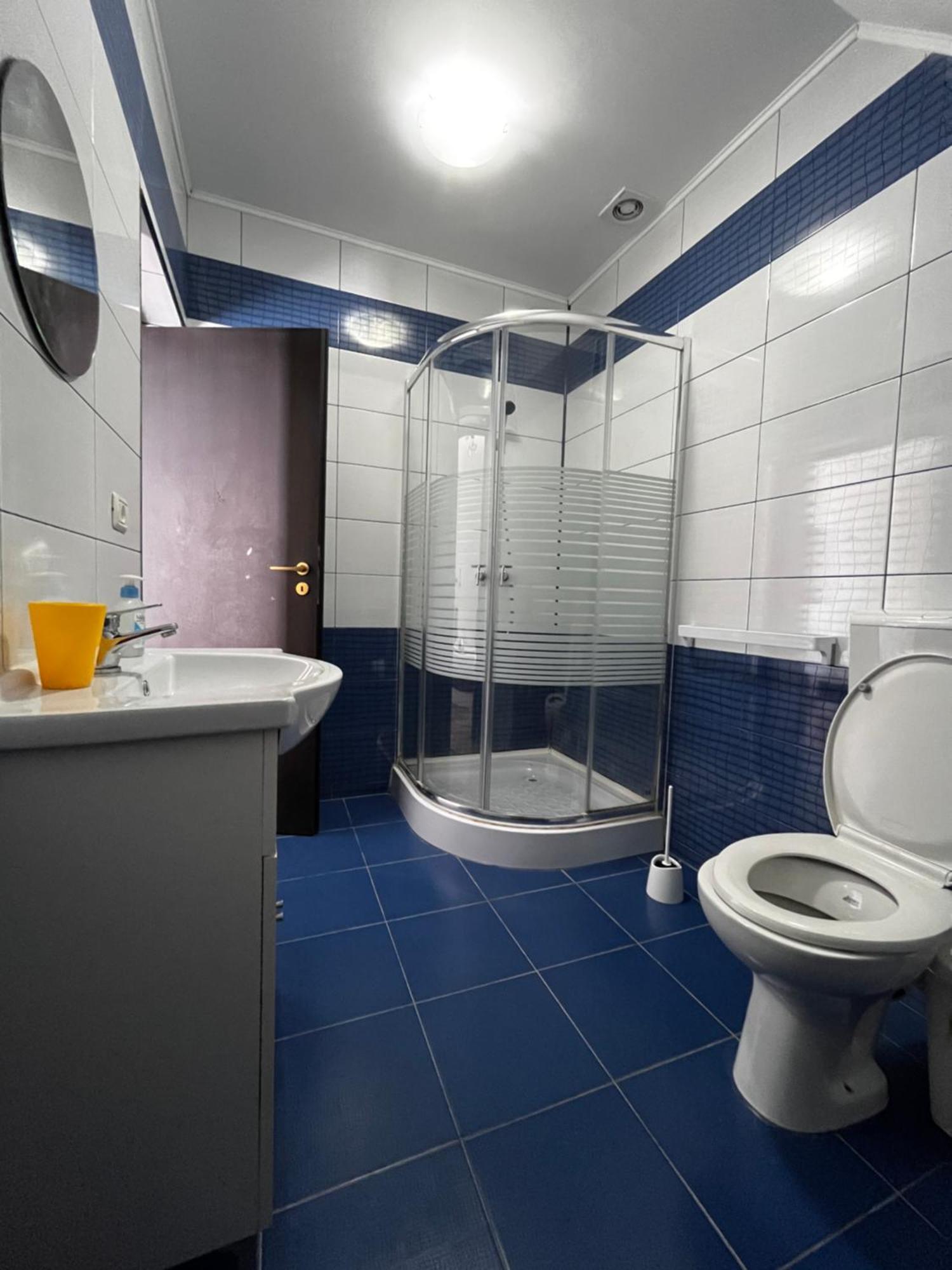 Elegance Hotel Костинещи Екстериор снимка