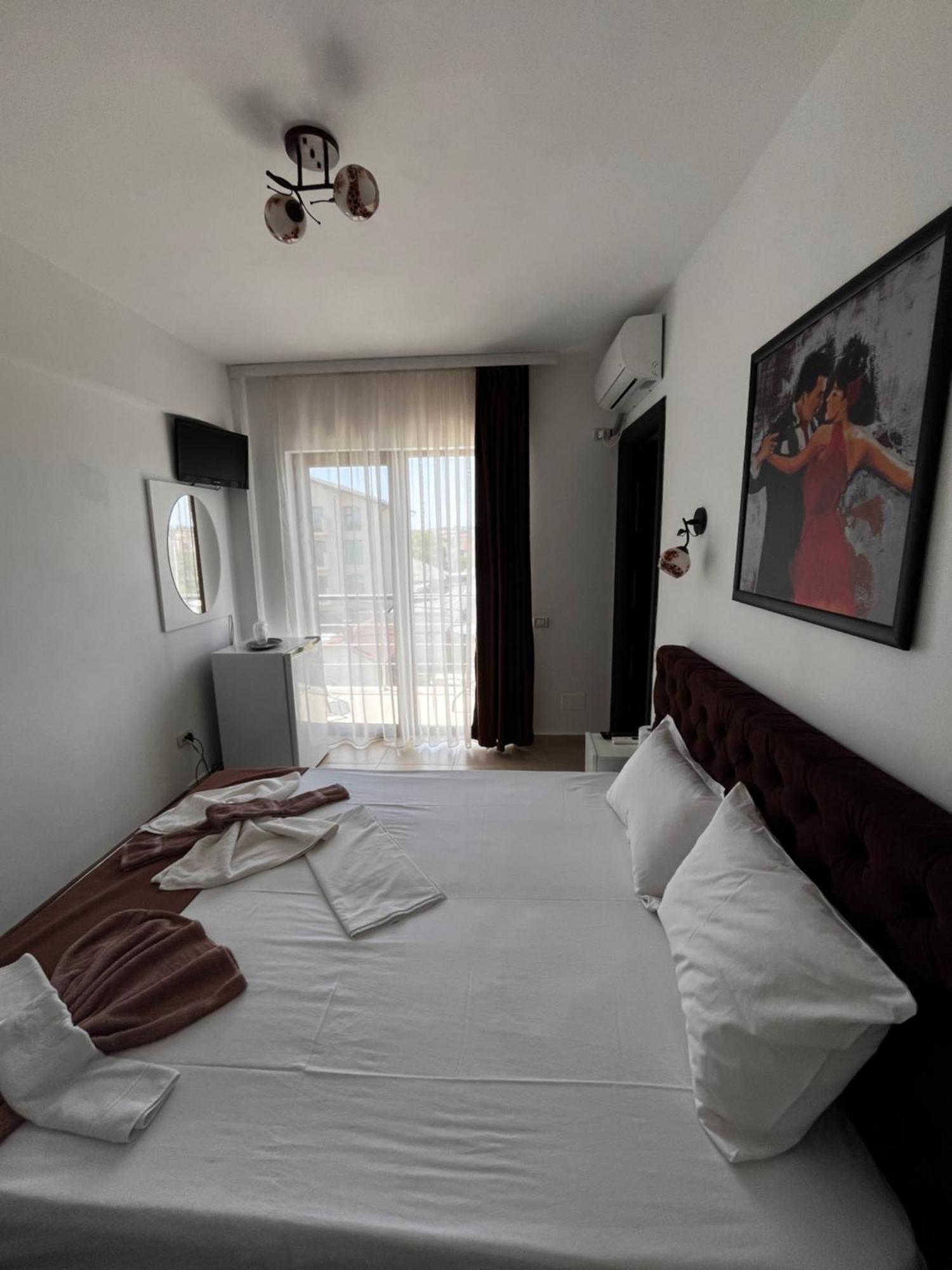 Elegance Hotel Костинещи Екстериор снимка