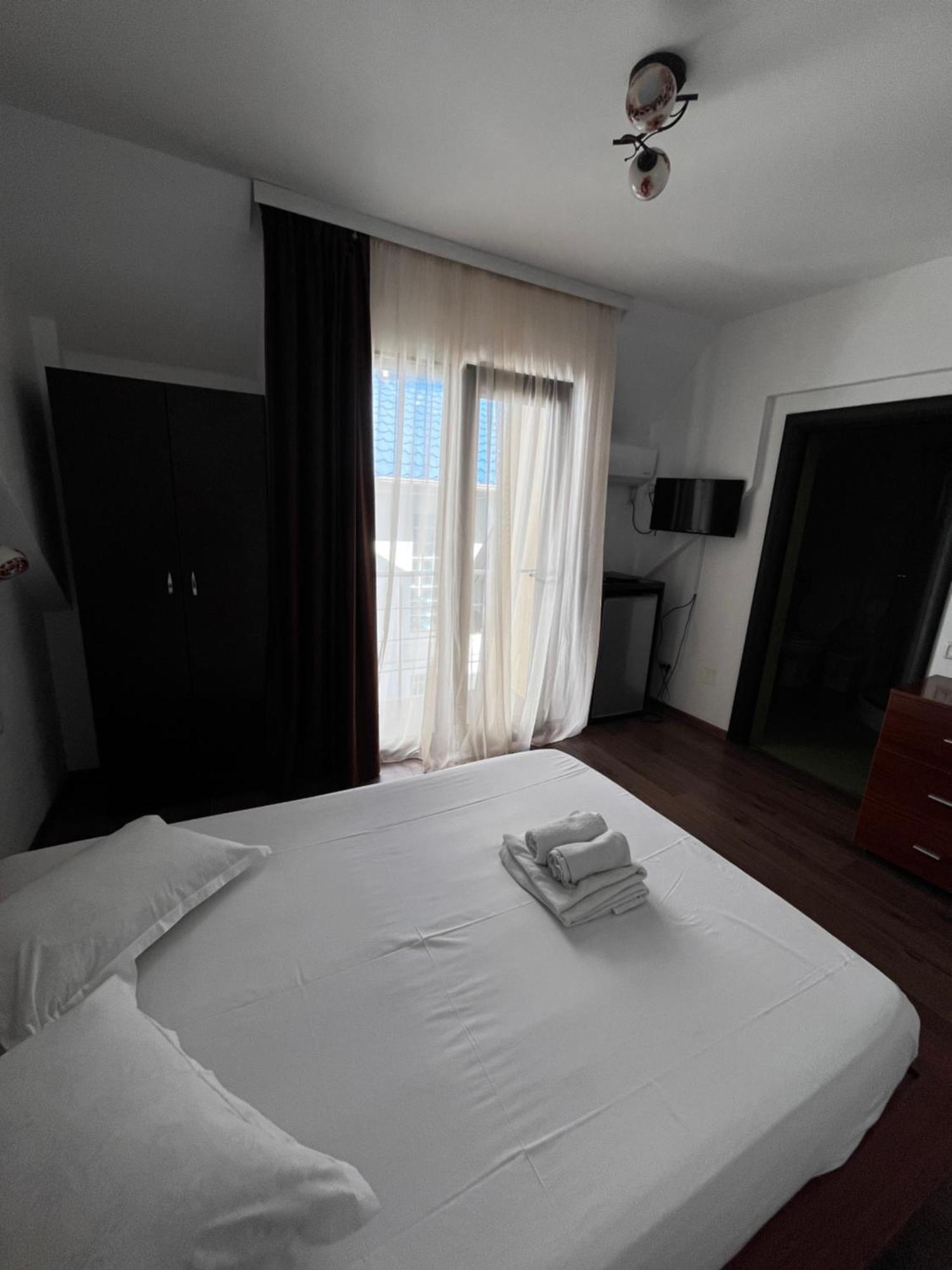 Elegance Hotel Костинещи Екстериор снимка