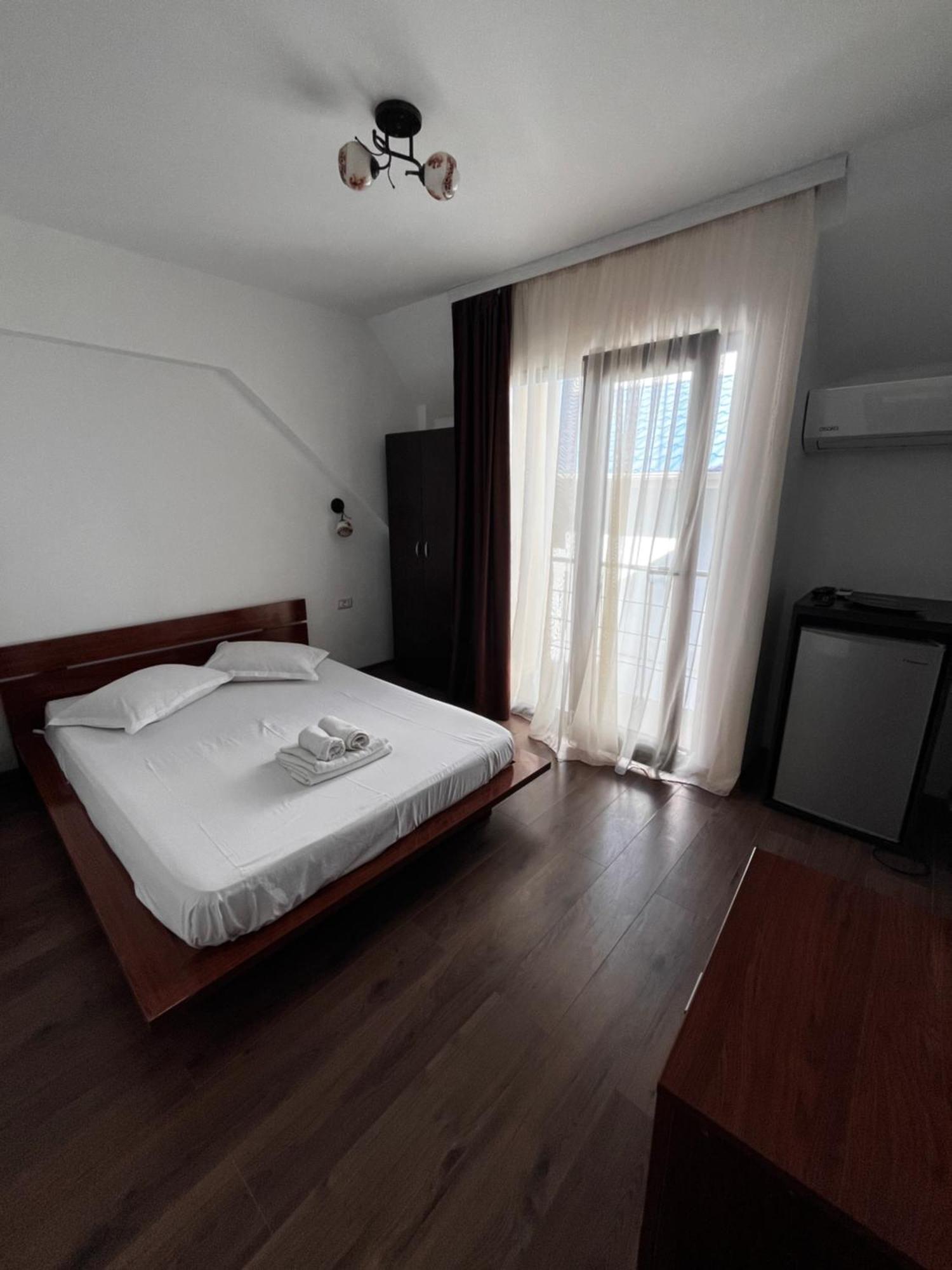 Elegance Hotel Костинещи Екстериор снимка