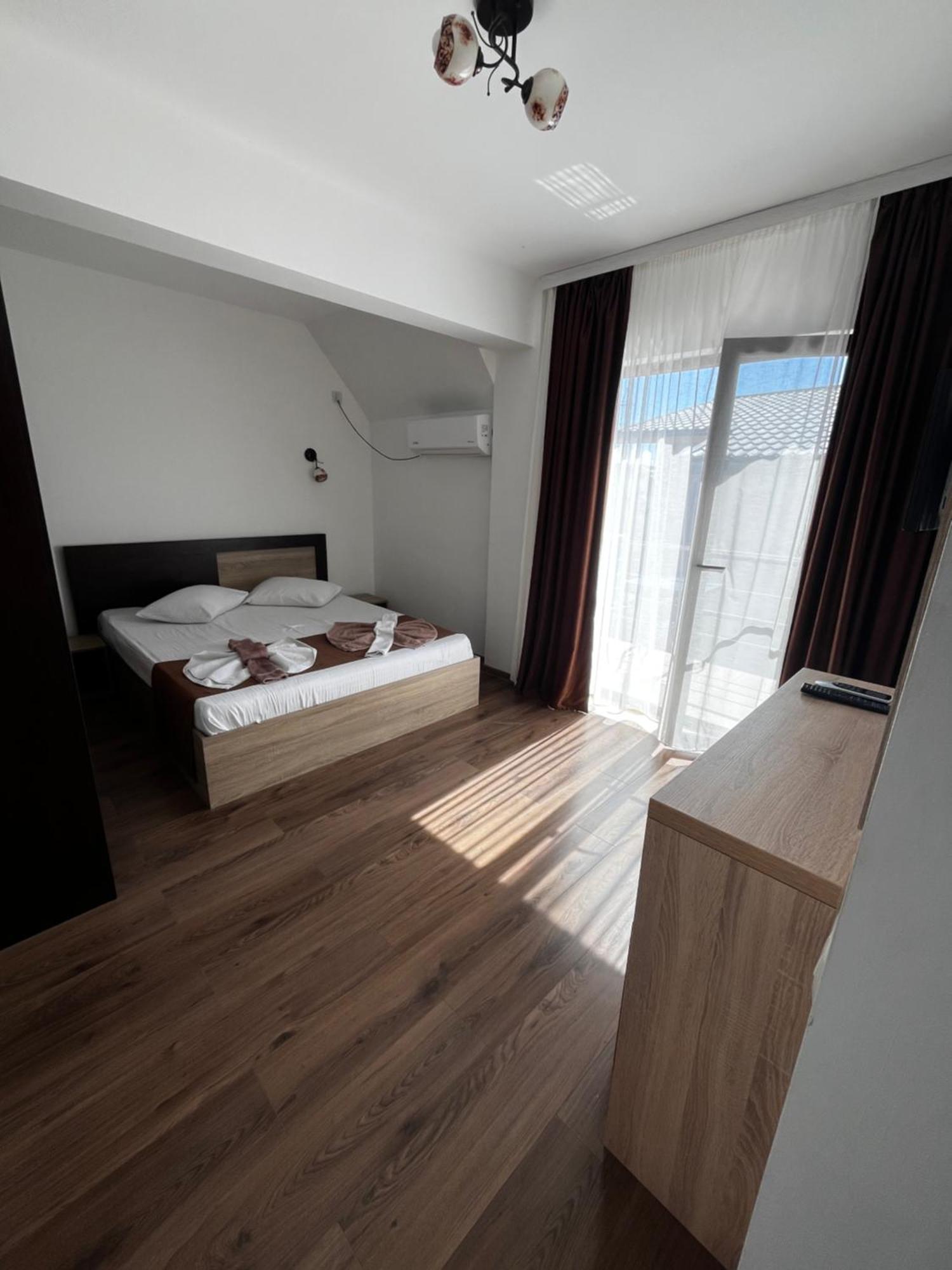 Elegance Hotel Костинещи Екстериор снимка