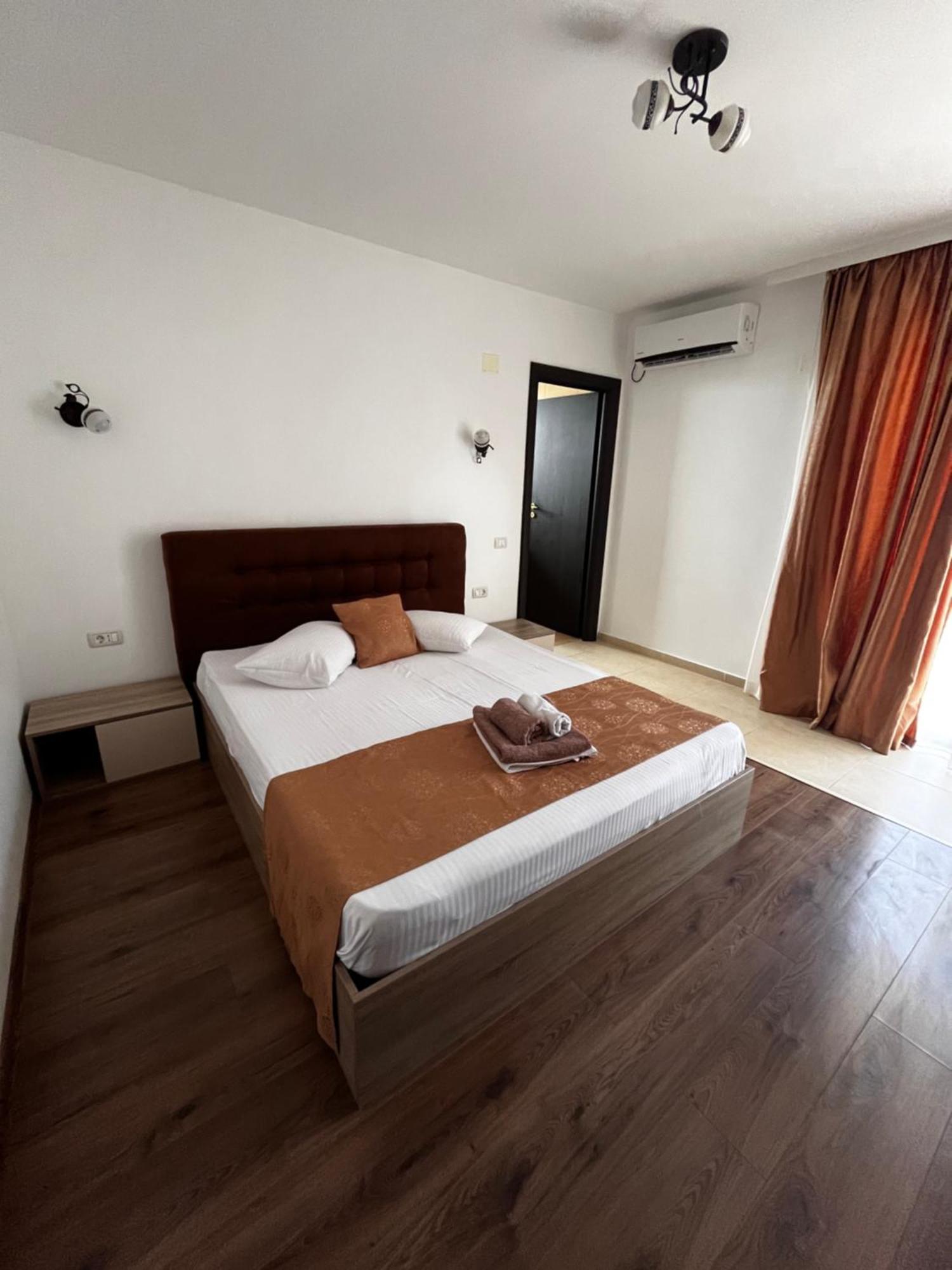Elegance Hotel Костинещи Екстериор снимка