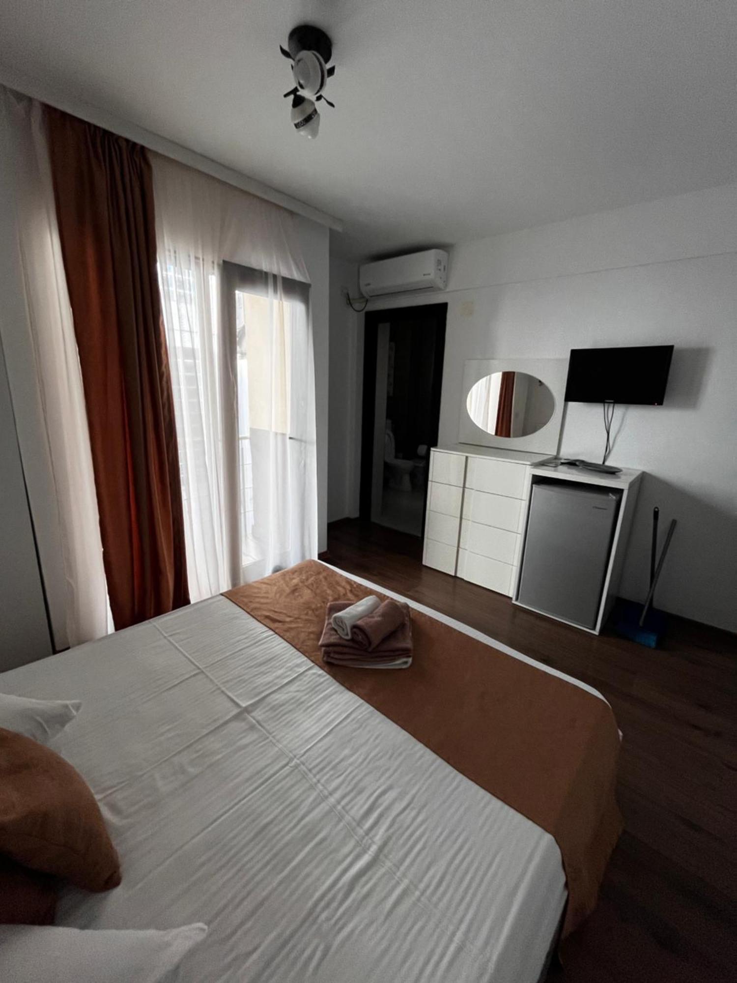 Elegance Hotel Костинещи Екстериор снимка
