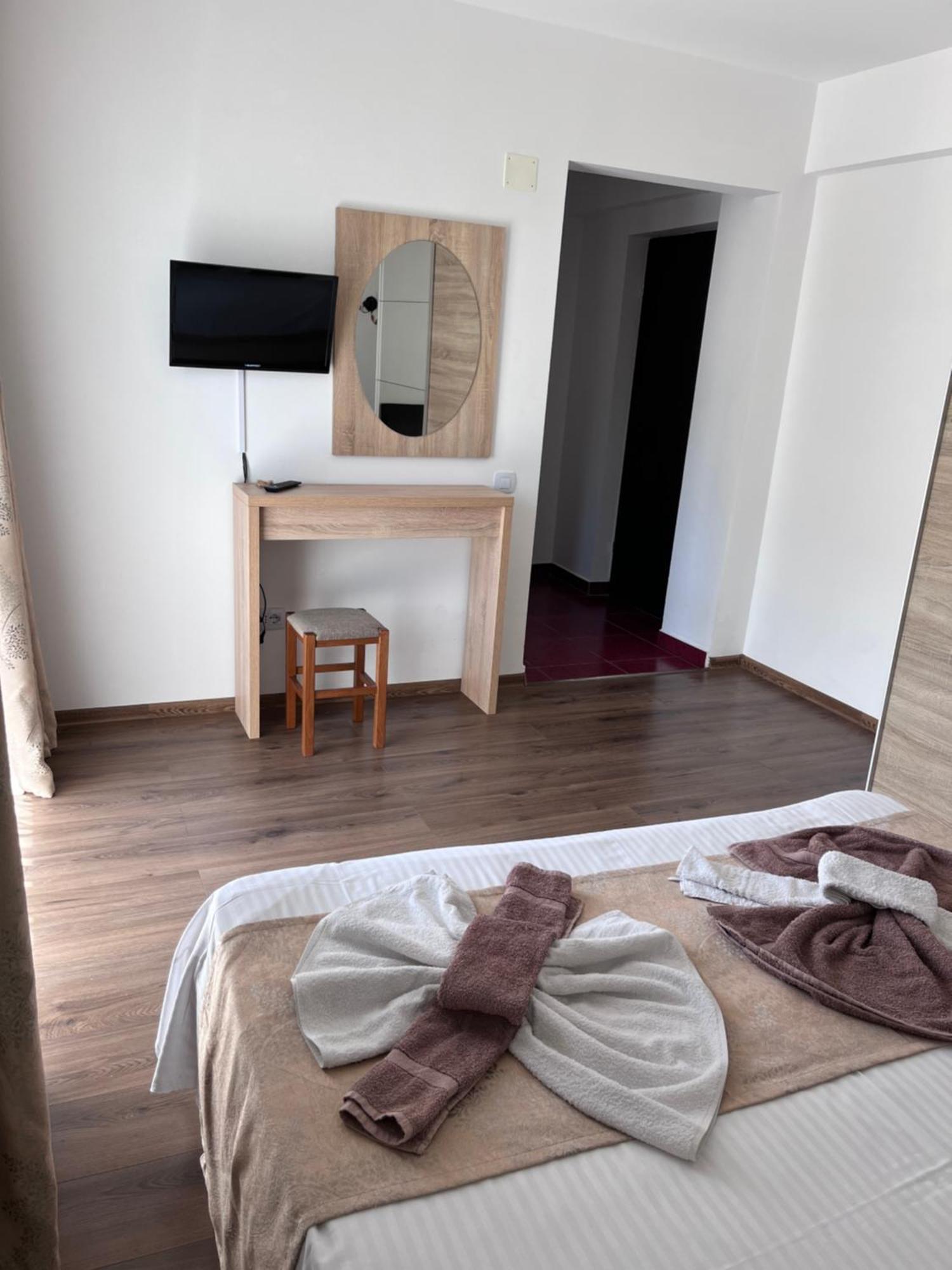 Elegance Hotel Костинещи Екстериор снимка