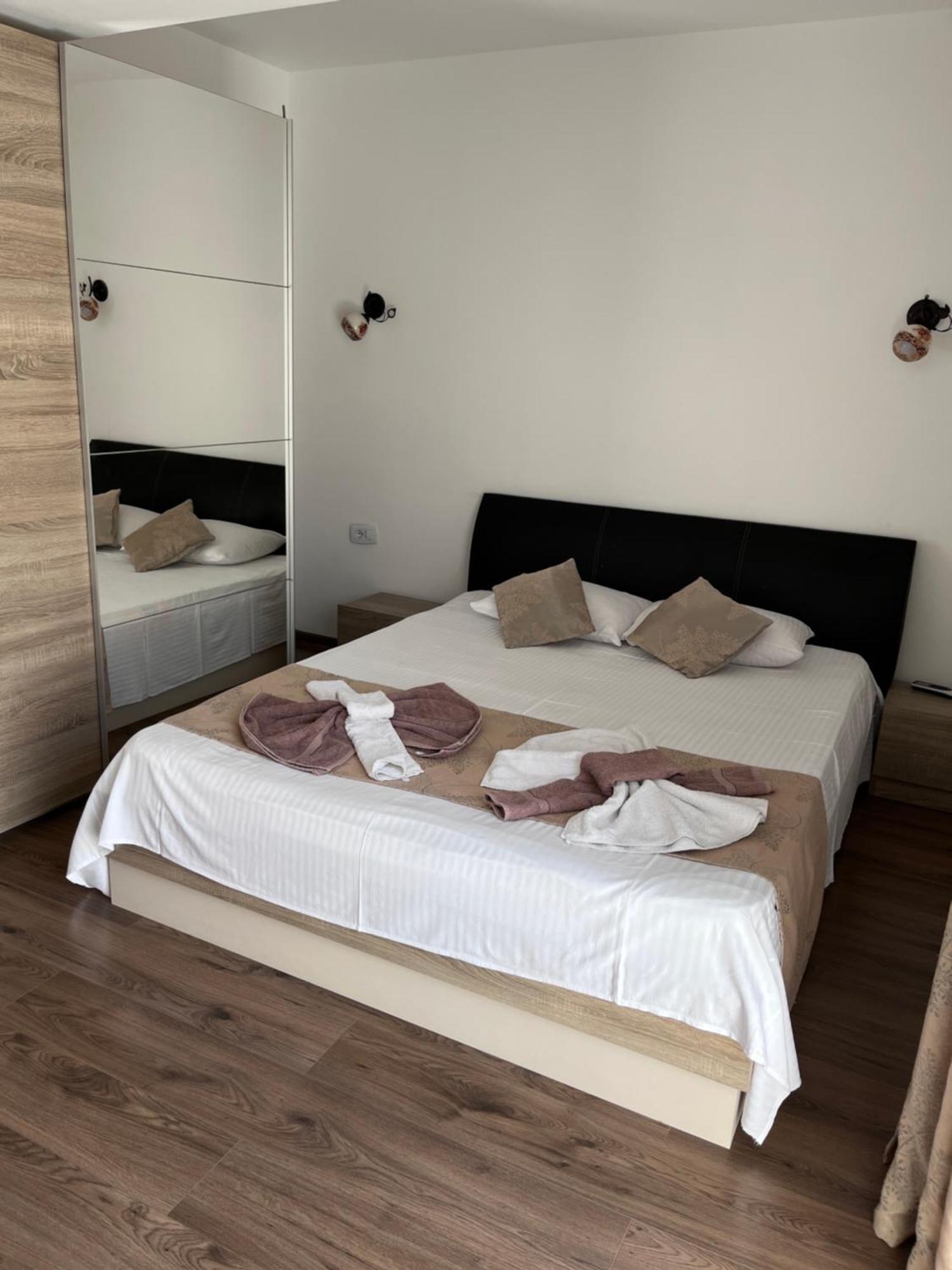 Elegance Hotel Костинещи Екстериор снимка