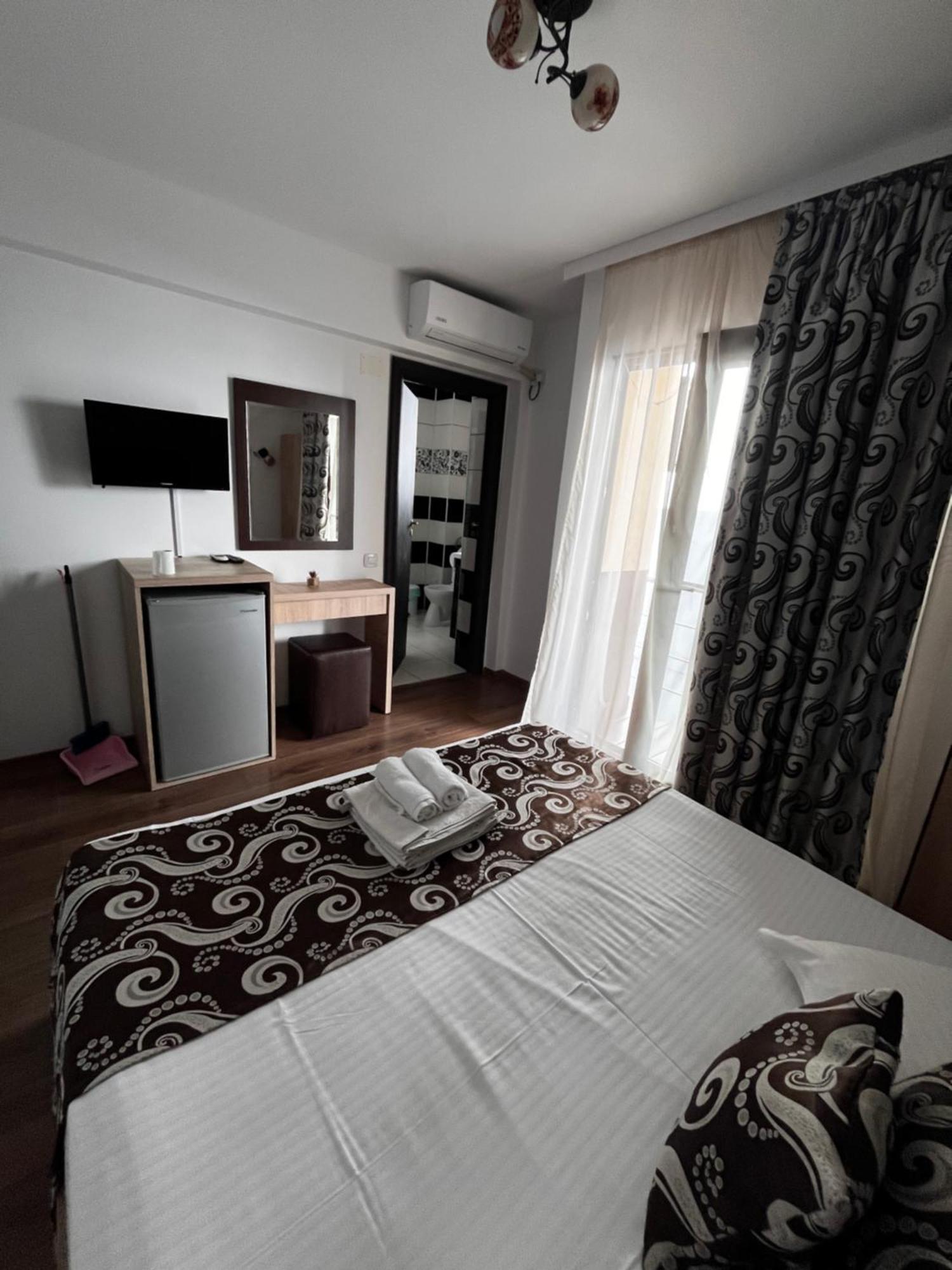 Elegance Hotel Костинещи Екстериор снимка