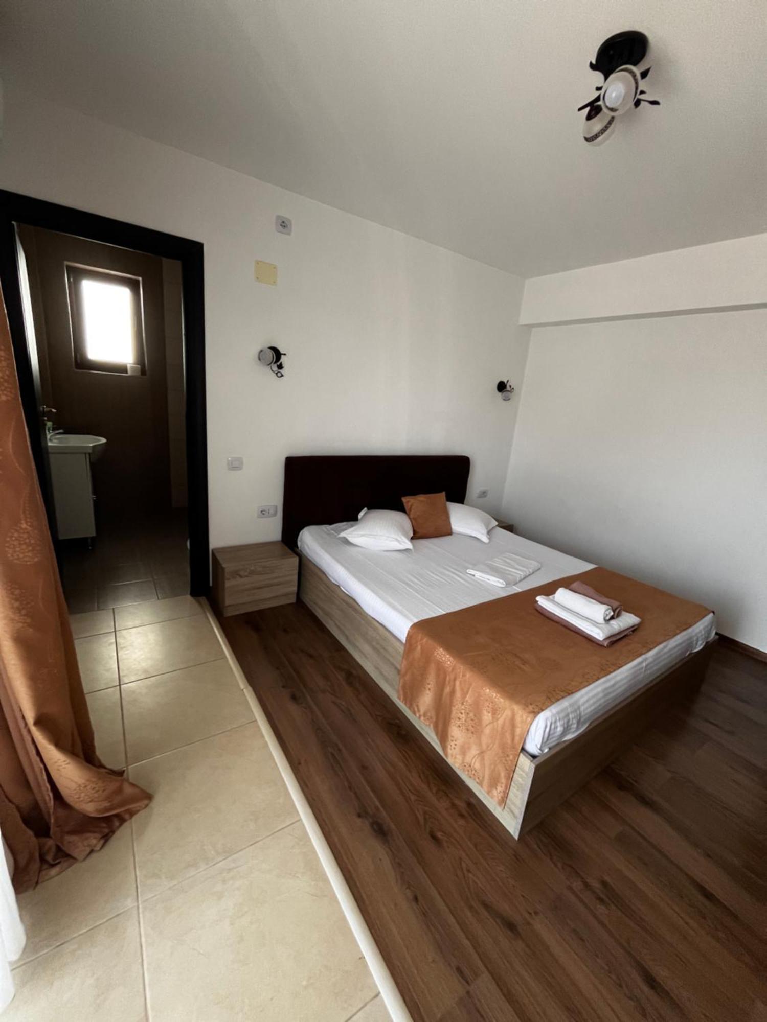 Elegance Hotel Костинещи Екстериор снимка