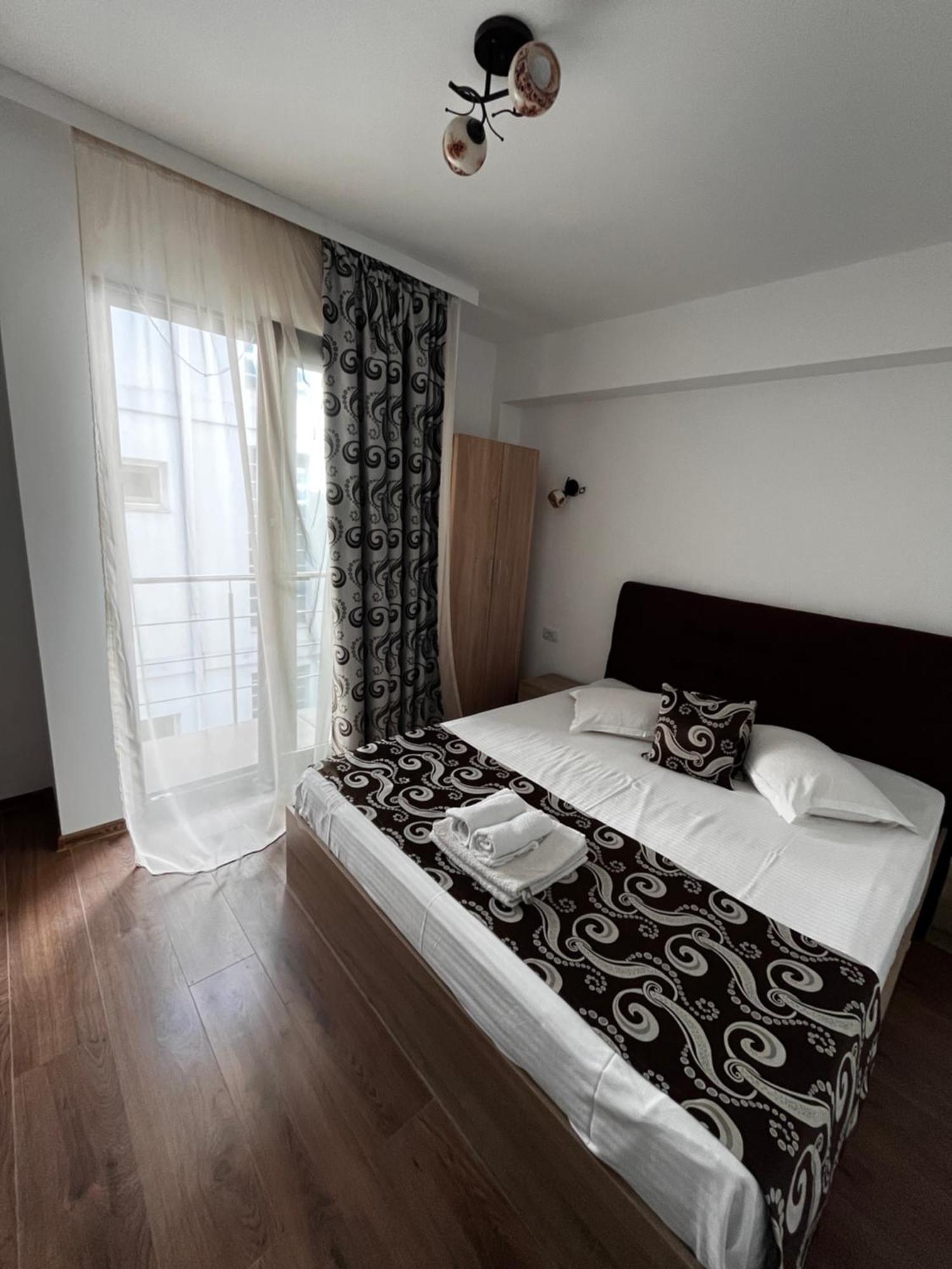 Elegance Hotel Костинещи Екстериор снимка