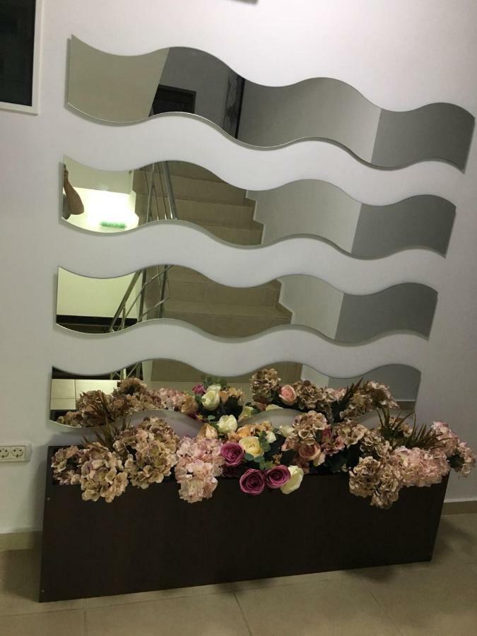 Elegance Hotel Костинещи Екстериор снимка