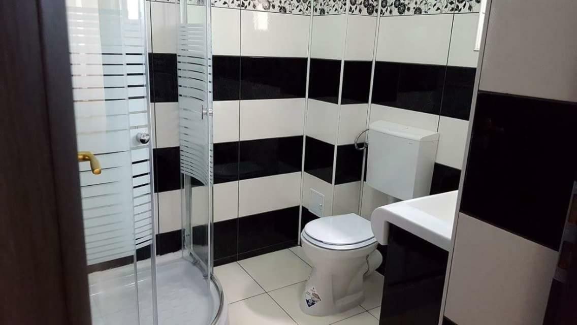 Elegance Hotel Костинещи Екстериор снимка