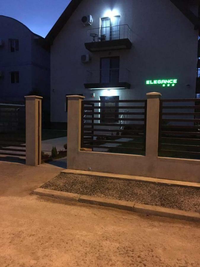 Elegance Hotel Костинещи Екстериор снимка